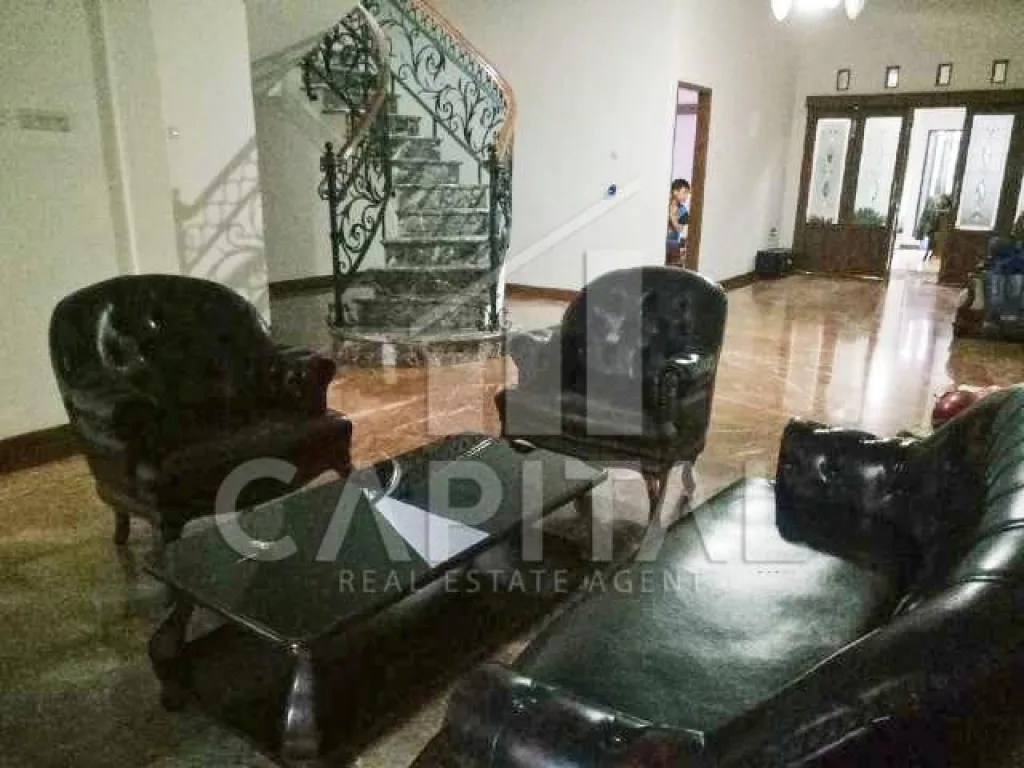 Disewakan Rumah 2 lantai di Cikutra | iklanova.com