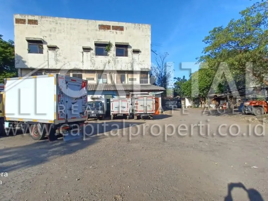 Hitung tanah! Jual lahan luas dan bangunan di mainroad Mohammad Toha Bandung Kota | iklanova.com