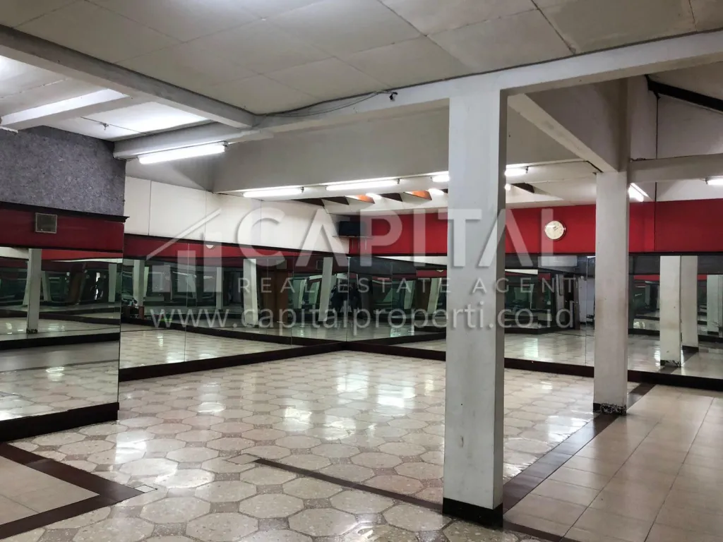 Hitung tanah! Rumah 2 lantai strategis di mainroad Gegerkalong Hilir Bandung Kota | iklanova.com