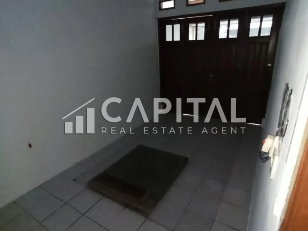 Jual cepat ! Rumah 2 lantai non renovasi di dalam kompleks daerah Padasuka, sayap Suci | iklanova.com