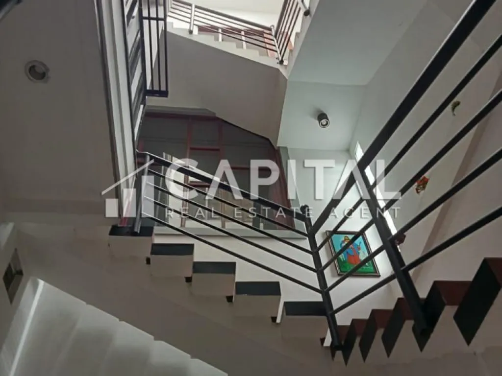 Jual cepat! Rumah 3 lantai dengan view bagus di Permata Cimahi | iklanova.com