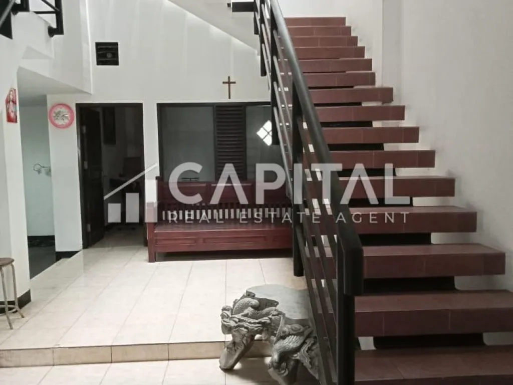 Jual cepat! Rumah 3 lantai dengan view bagus di Permata Cimahi | iklanova.com