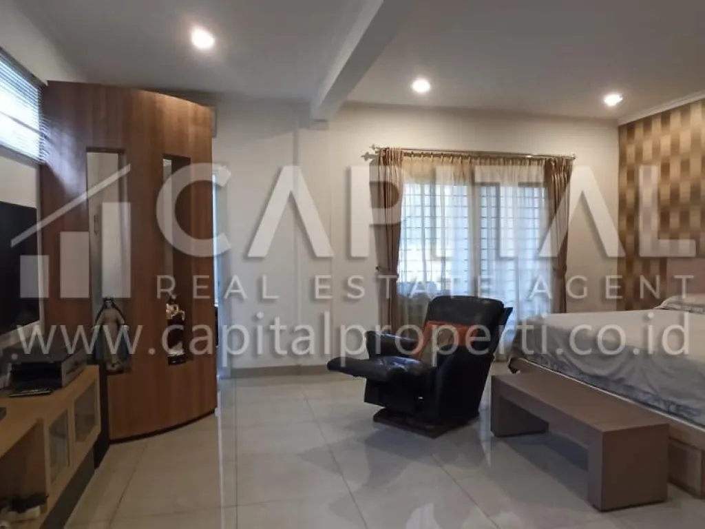 Jual cepat rumah 3 lantai di Setrasari Kulon Bandung Kota | iklanova.com