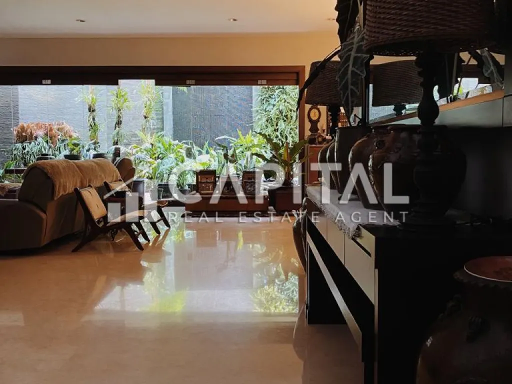 Jual cepat rumah mewah karya arsitek Harold di Setra Indah Bandung | iklanova.com