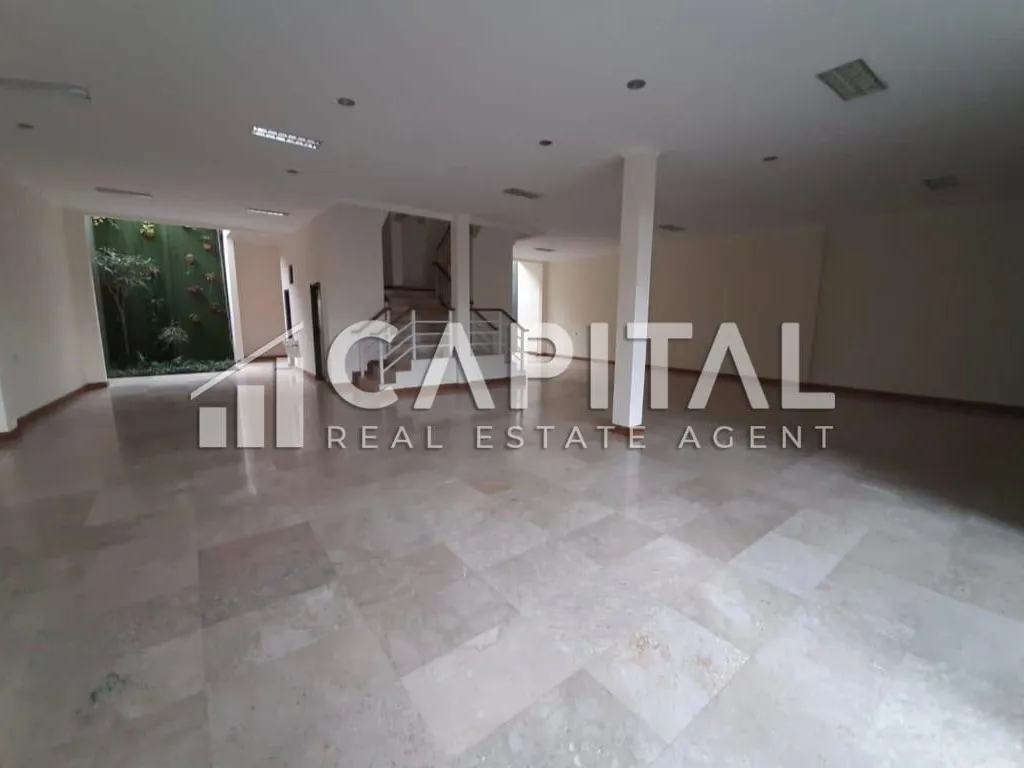 Jual gedung strategis 3 lantai di Jalan Sangkuriang Cimahi | iklanova.com