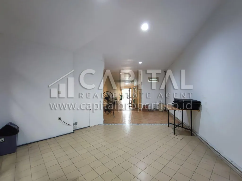 Jual ruang usaha di mainroad Riau Bandung | iklanova.com