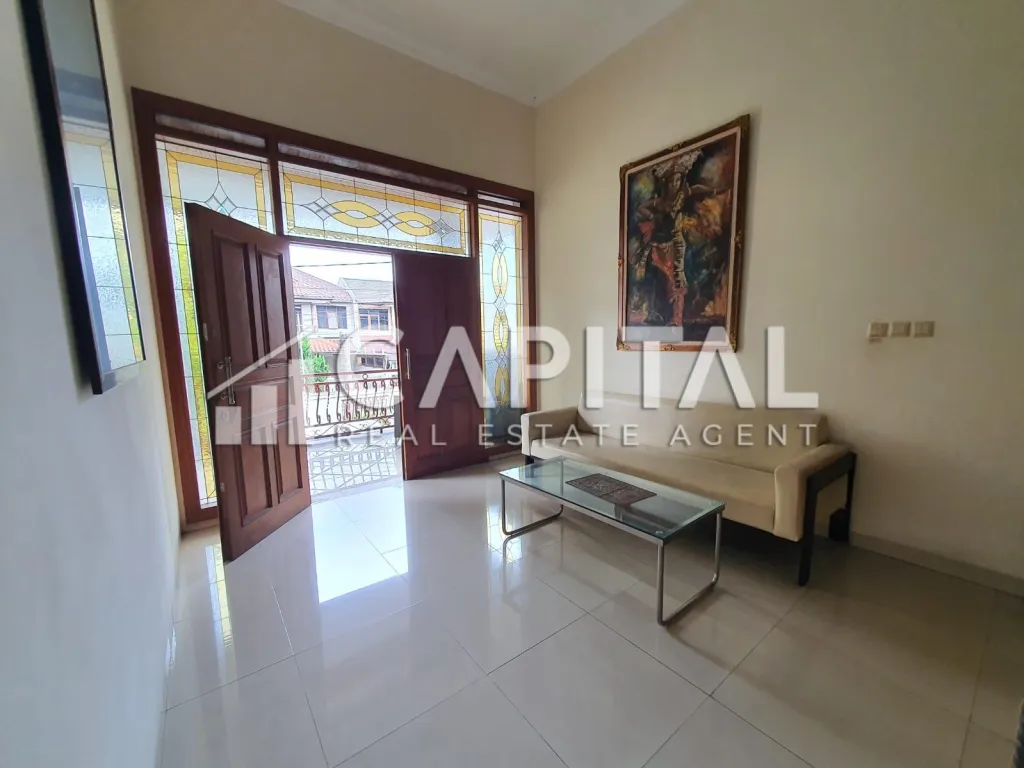 Jual rumah 2 lantai + basement di Karang Tineung Bandung | iklanova.com