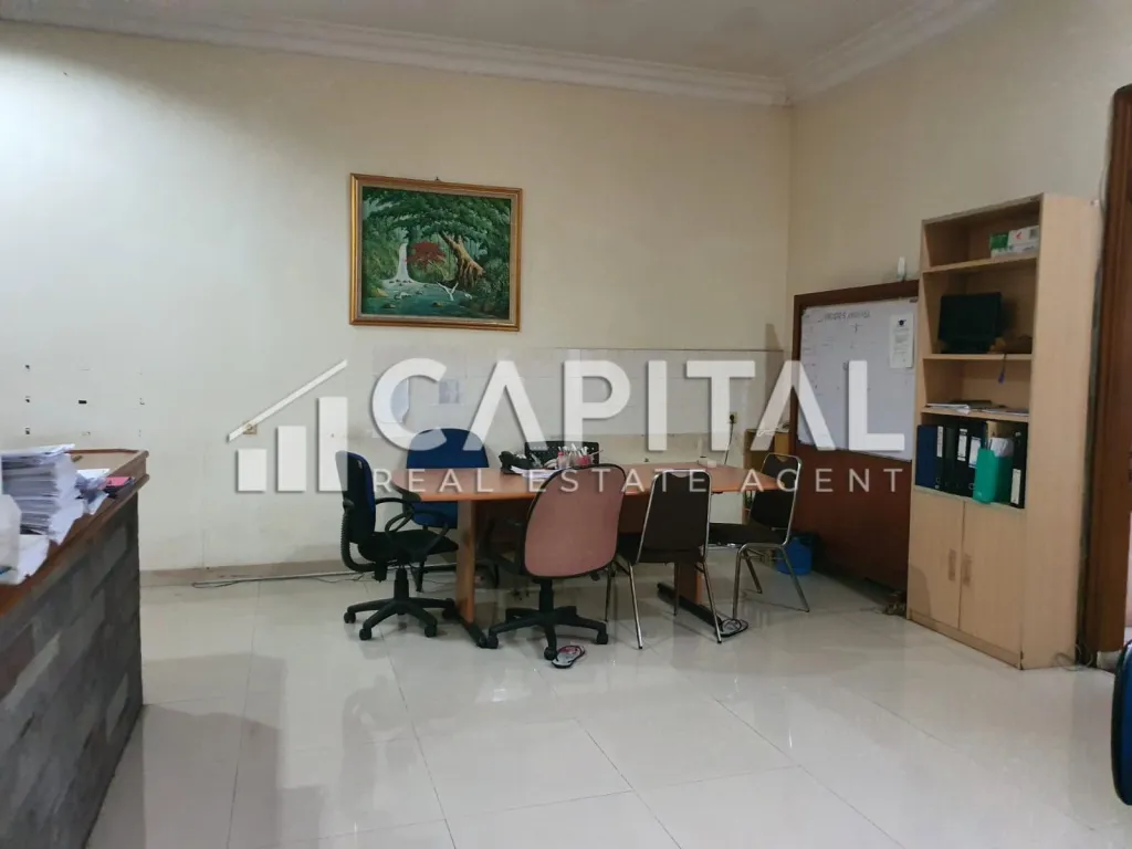 Jual rumah 2 lantai + basement di Karang Tineung Bandung | iklanova.com