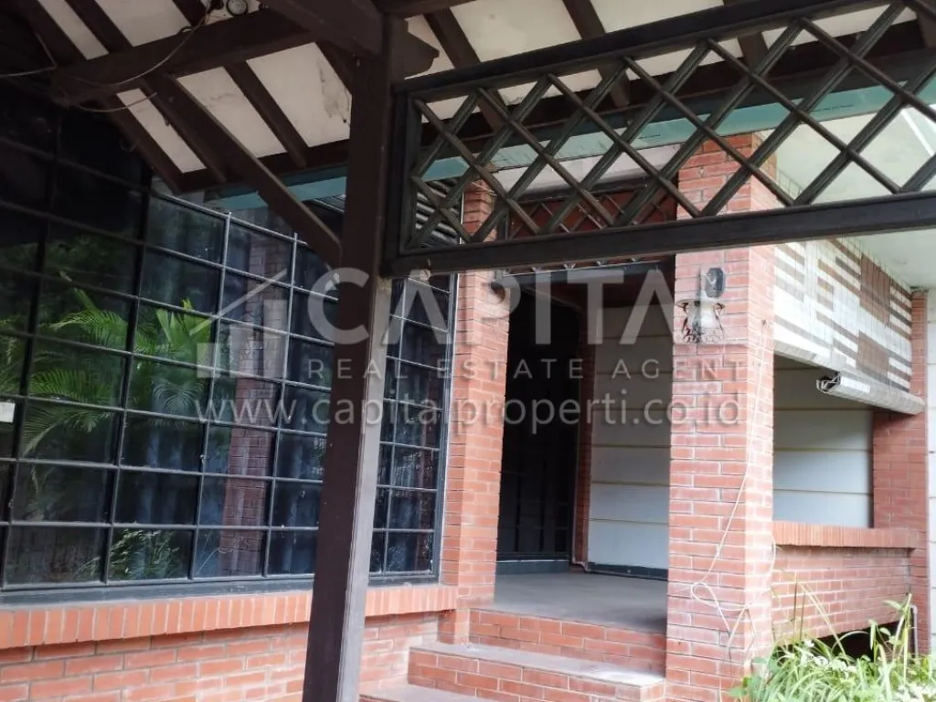 Jual rumah 2 lantai di area Doktor Cipto Bandung | iklanova.com