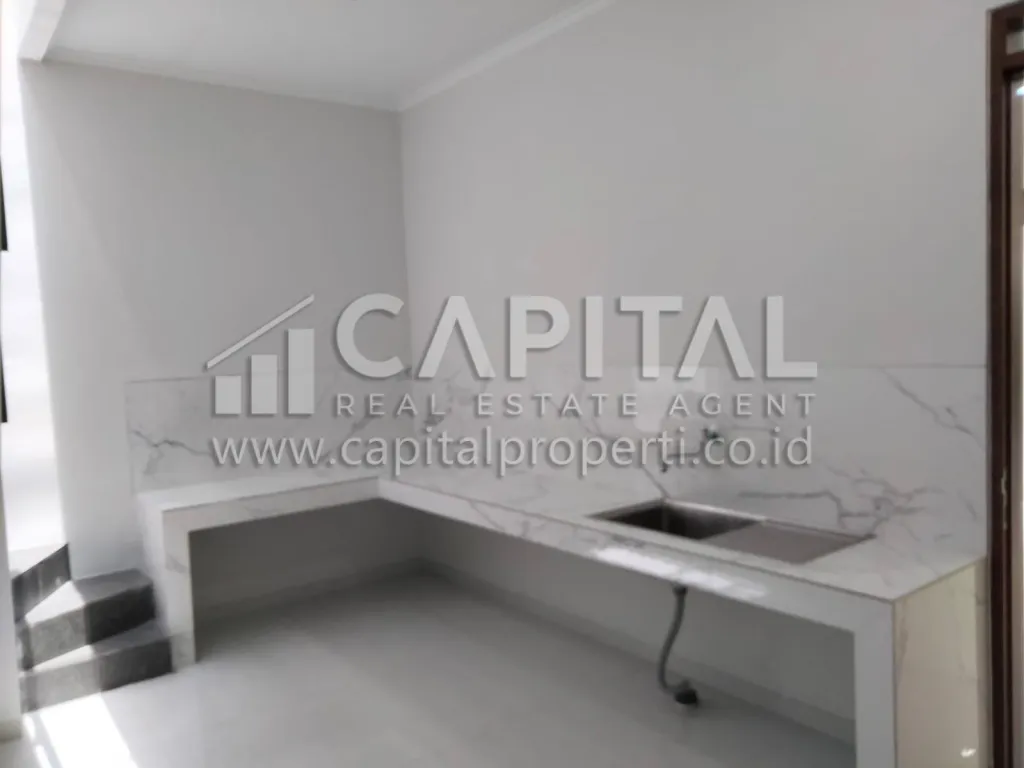 Jual rumah 2 lantai di Singgasana Pradana Bandung | iklanova.com