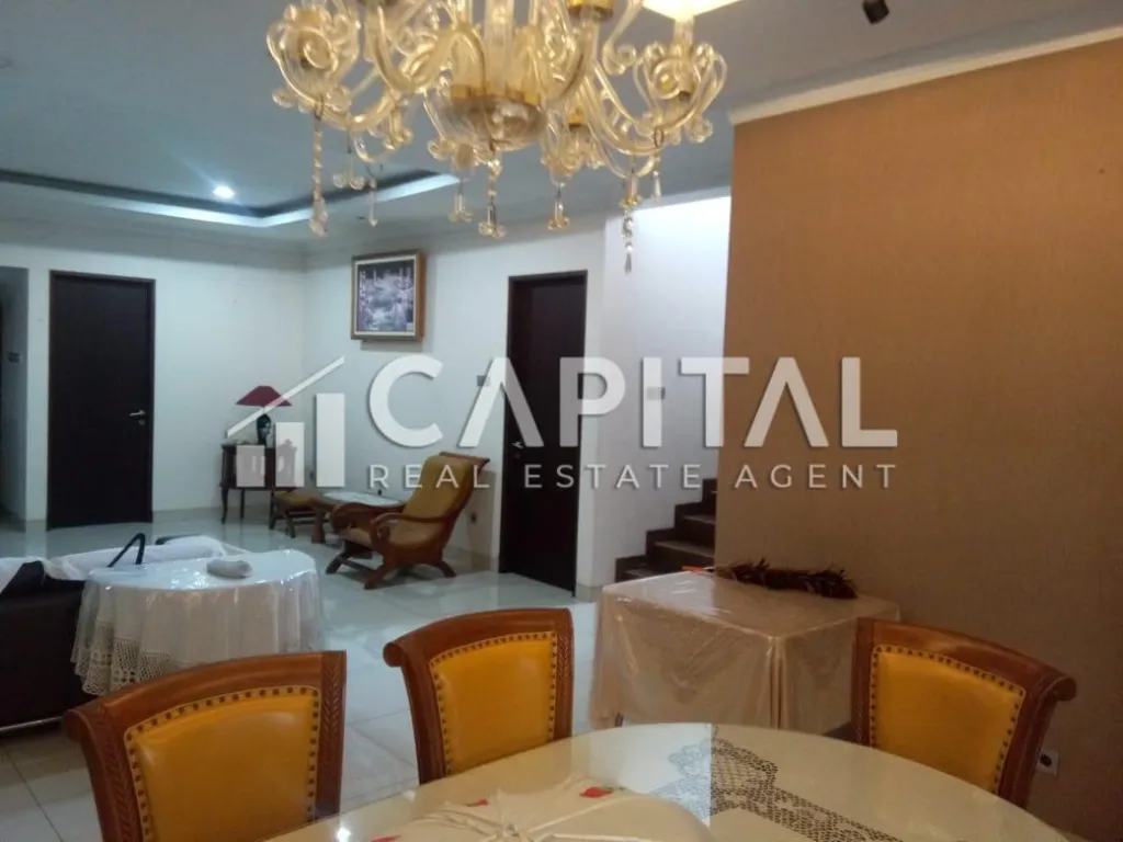 Jual rumah 2 lantai mewah dan asri di Tubagus Ismail Bandung | iklanova.com