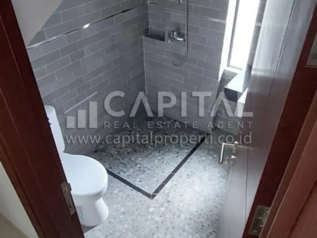 Jual rumah 2 lantai Sayap Pasteur di Istana regency 1 Bandung | iklanova.com