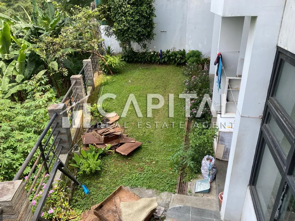 Jual rumah 2 lantai siap huni di Dago Pakar | iklanova.com