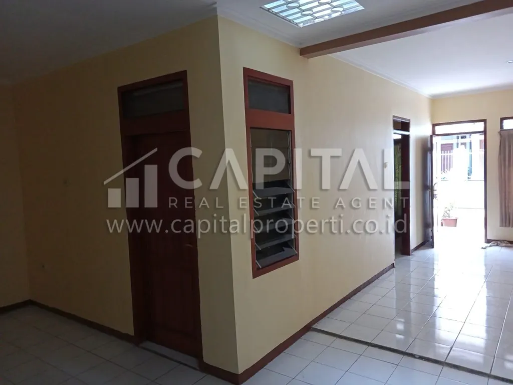 Jual rumah 2 lantai strategis di sayap Burangrang bandung | iklanova.com