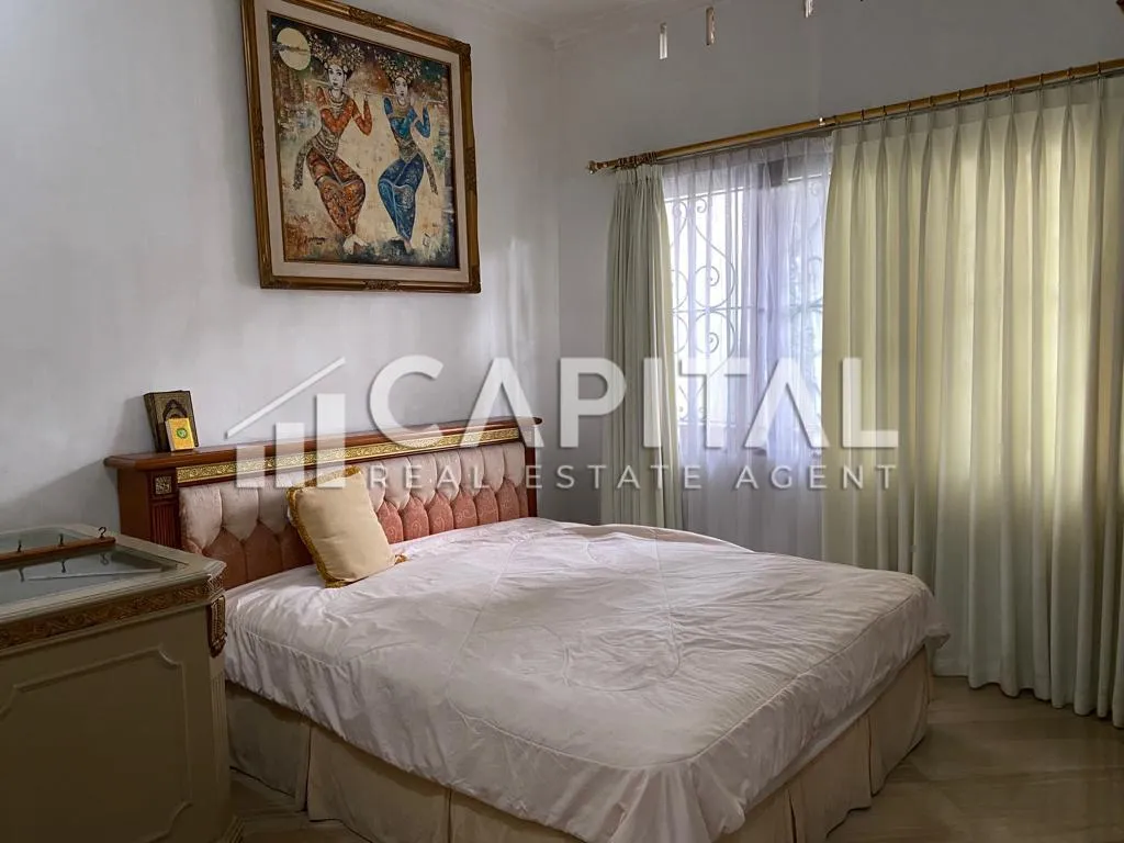 Jual rumah 2 lantai terawat dan siap huni di Mekarwangi | iklanova.com