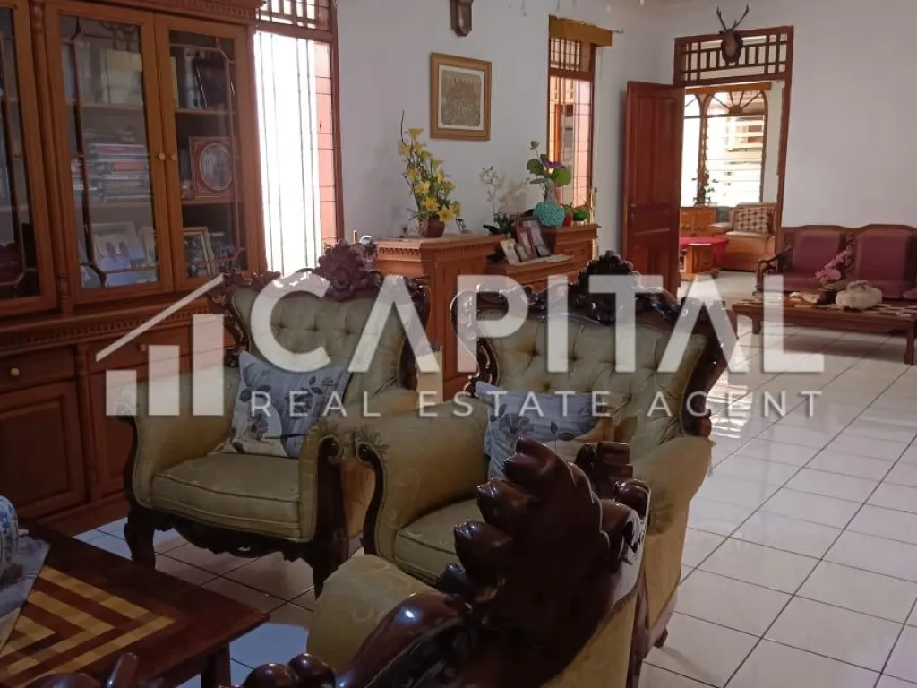 Jual rumah 2.5 lantai + basement di sayap Pasteur | iklanova.com