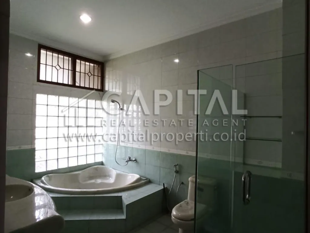 Jual rumah 2.5 lantai dekat Mall PVJ Bandung | iklanova.com