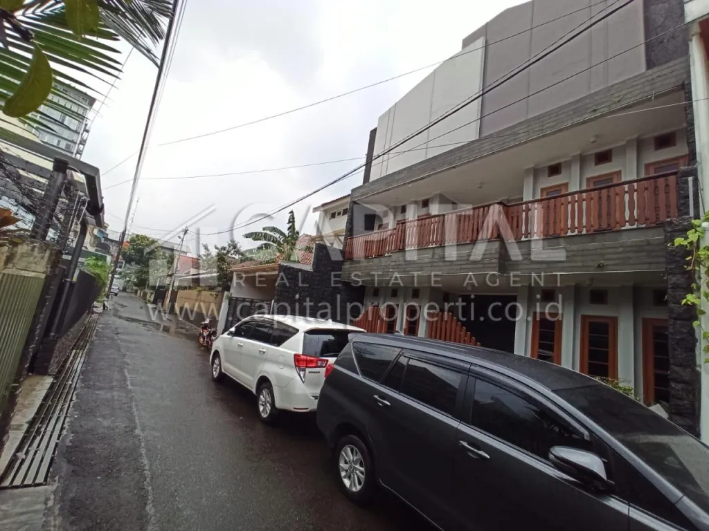 Jual rumah 3 lantai di sayap Riau Bandung Kota | iklanova.com