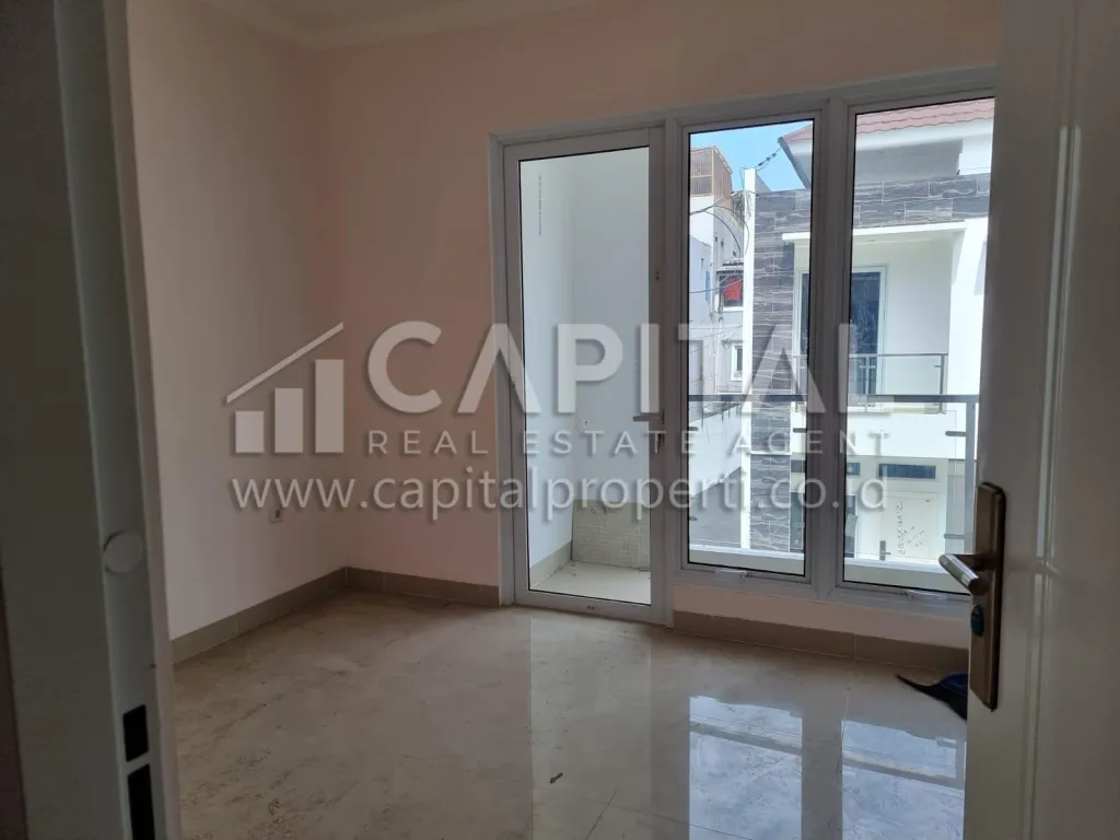 Jual rumah baru 2 lantai di Andir Bandung | iklanova.com