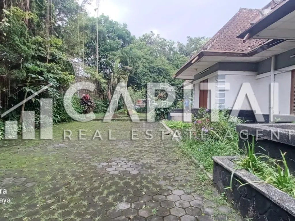 Jual rumah Belanda terawat 1.5 lantai di sayap Riau Bandung | iklanova.com