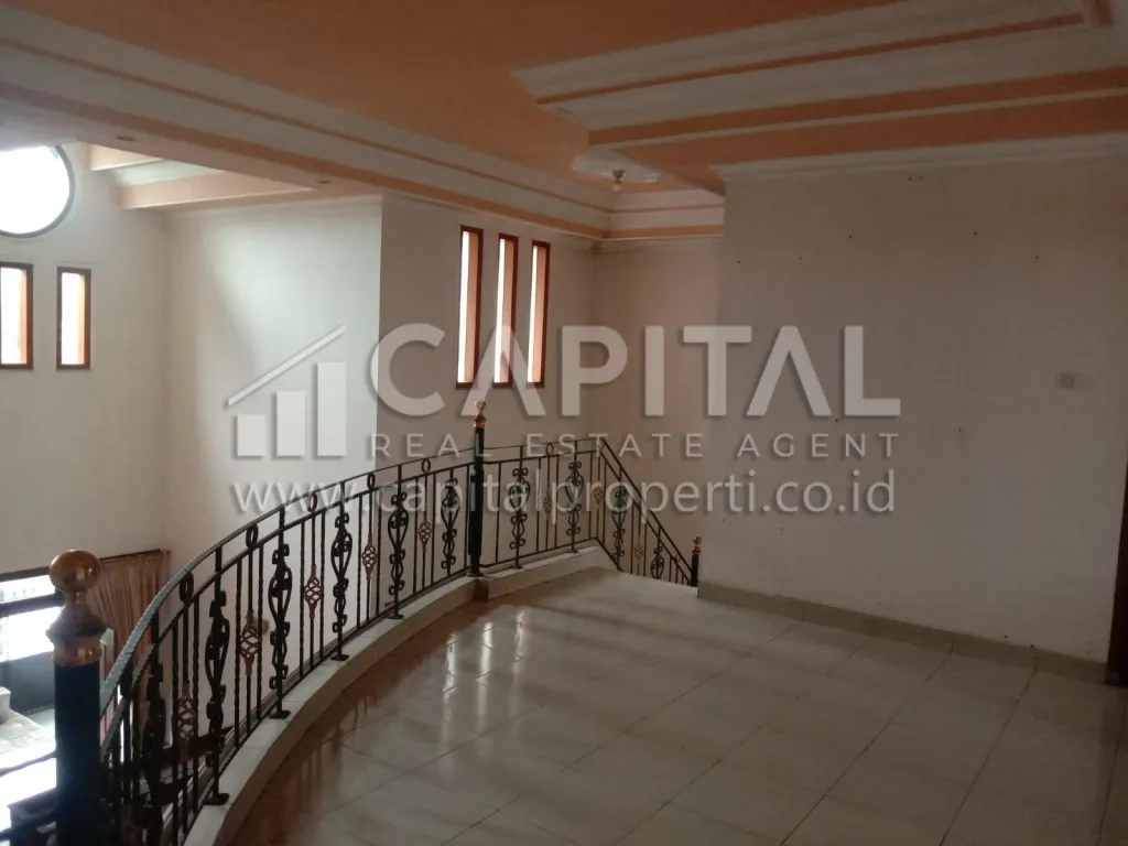 Jual rumah cantik 2 lantai di sayap Buahbatu Bandung Kota | iklanova.com