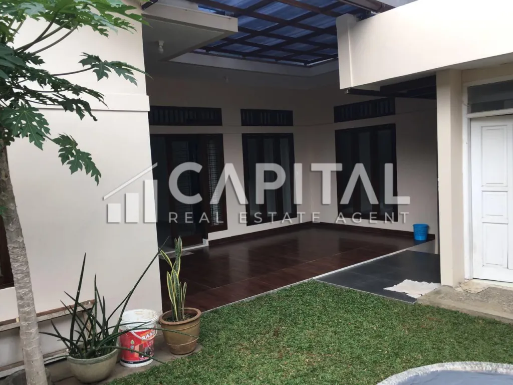 Jual rumah cantik 3 lantai dalam cluster di Paledang Cibeureum Bandung | iklanova.com