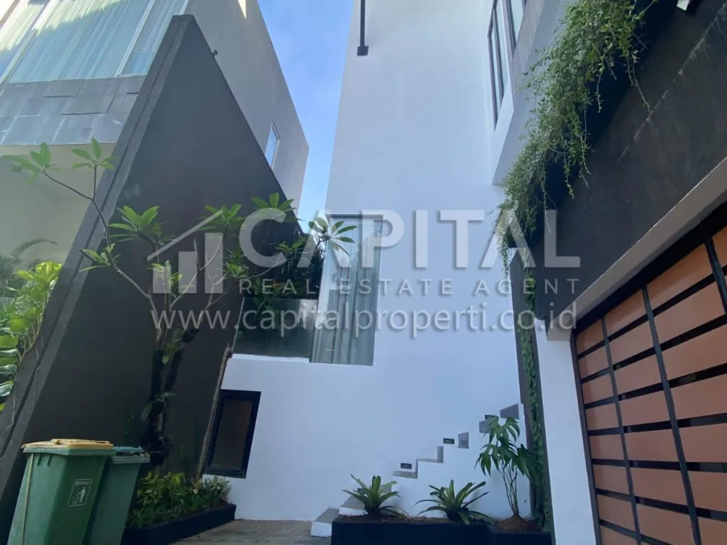 Jual rumah cantik furnished dan siap huni di Jagakarsa Jakarta Selatan | iklanova.com