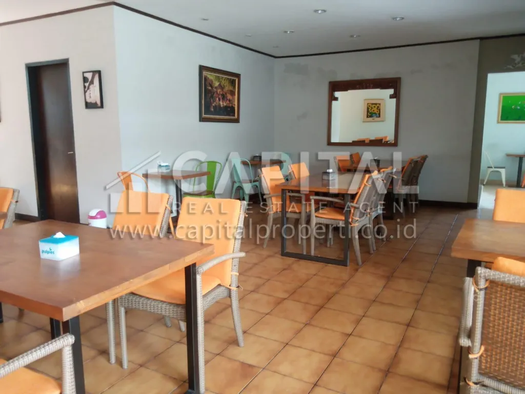 Jual rumah dan cafe strategis di pusat Kota Bandung sayap Asia Afrika | iklanova.com