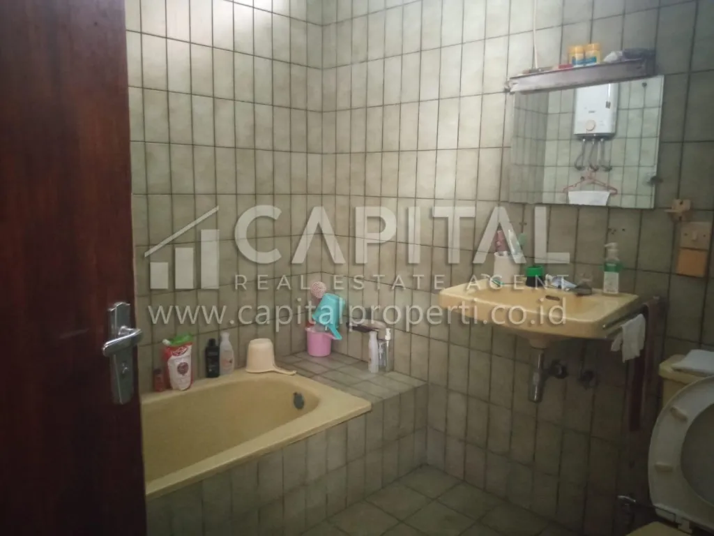 Jual rumah dan cafe strategis di pusat Kota Bandung sayap Asia Afrika | iklanova.com