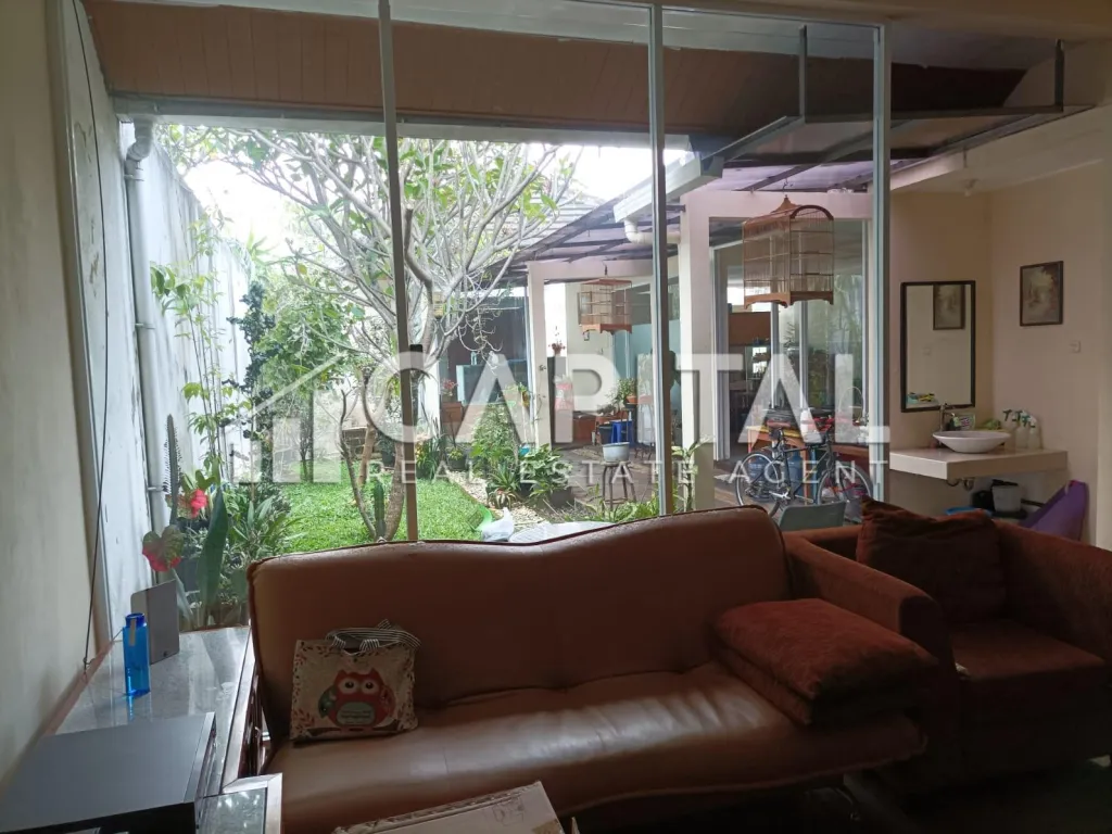 Jual rumah gaya Bali di Graha Puspa | iklanova.com