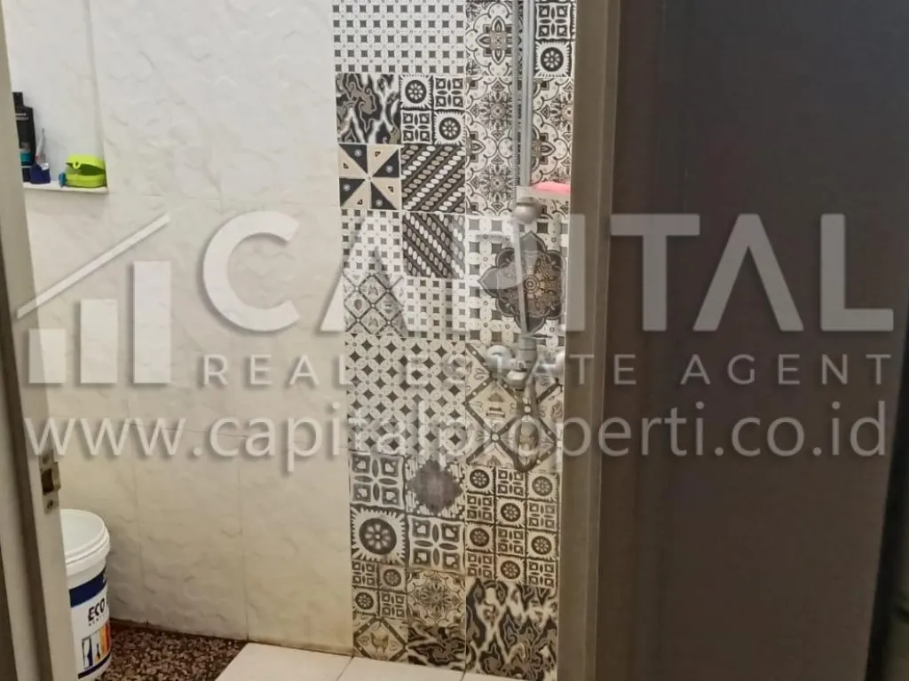 Jual rumah komplek 2.5 lantai di Sutra Graha Mengger Bandung | iklanova.com