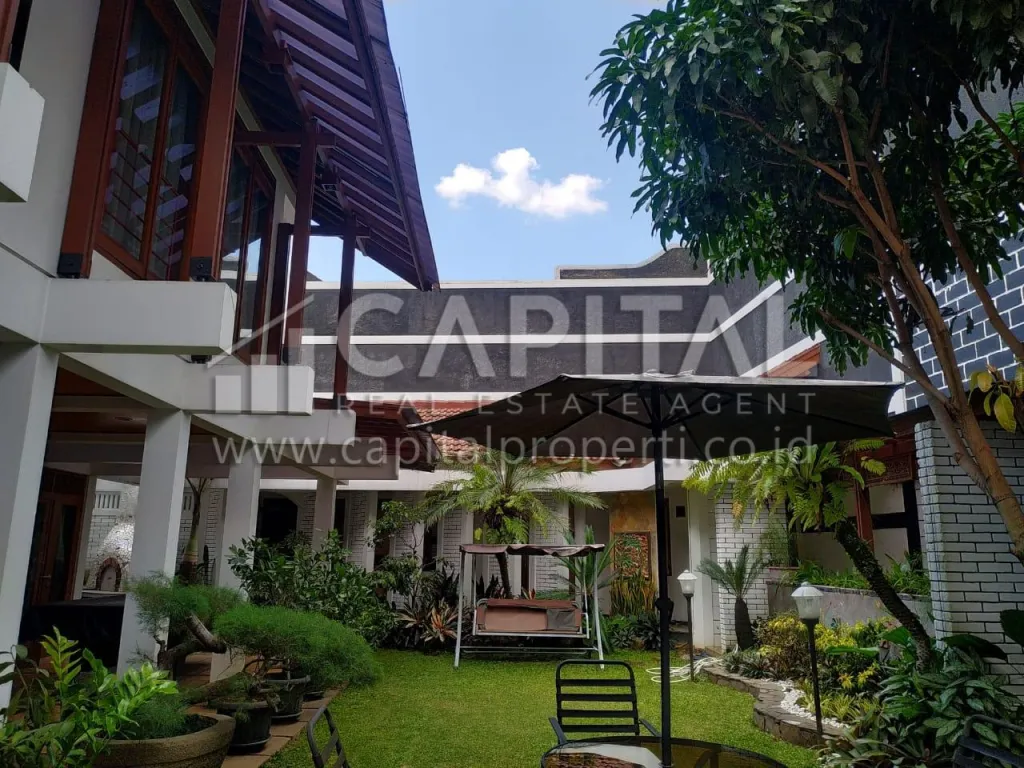 Jual rumah luas dan asri di Sarijadi Bandung | iklanova.com