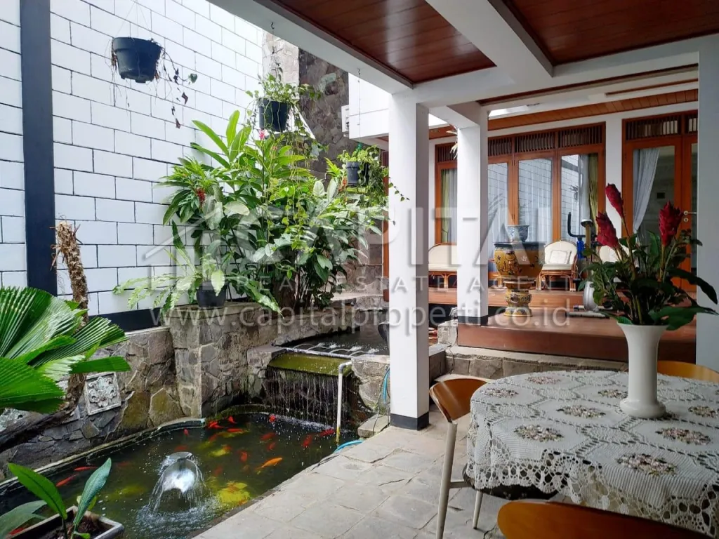 Jual rumah luas dan asri di Sarijadi Bandung | iklanova.com