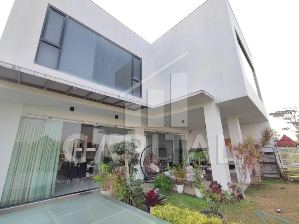 Jual rumah lux di Kota Baru Parahyangan | iklanova.com