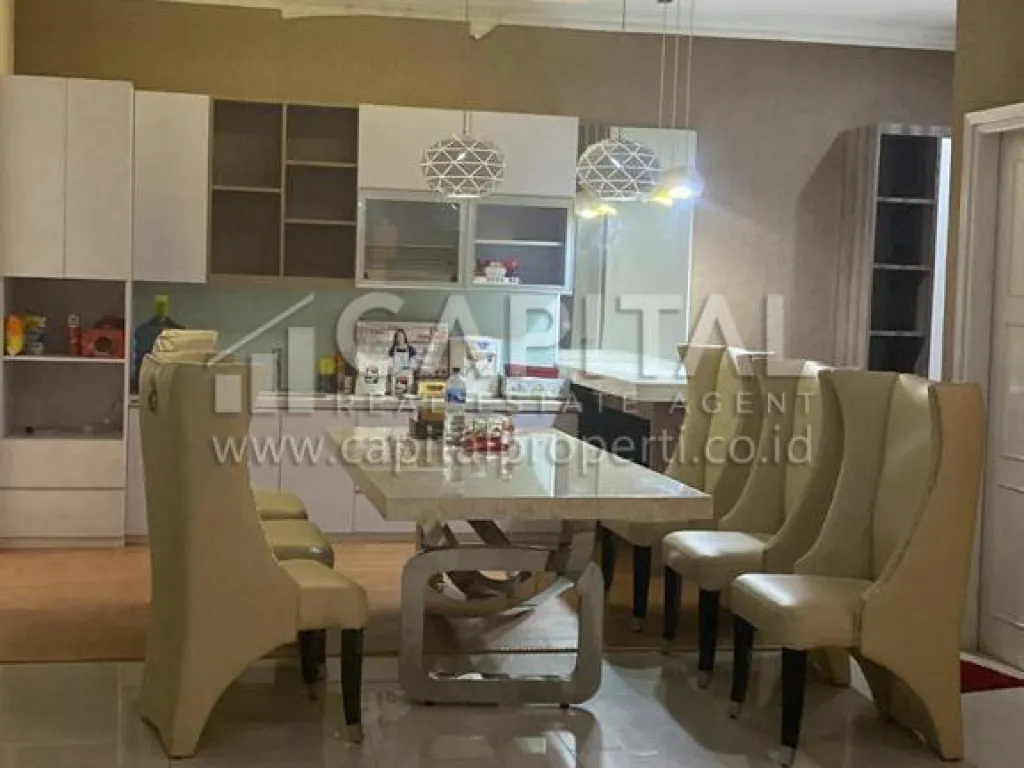 Jual rumah siap huni dengan kolam renang pribadi di Setraduta Bandung Kota | iklanova.com