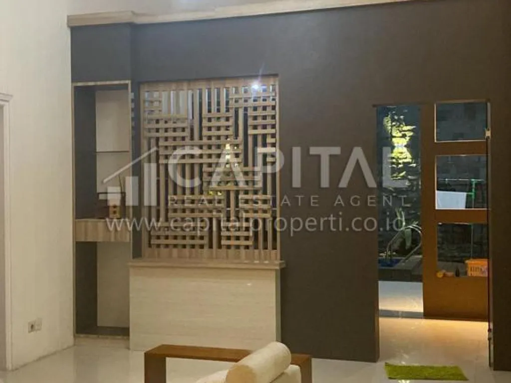 Jual rumah siap huni dengan kolam renang pribadi di Setraduta Bandung Kota | iklanova.com