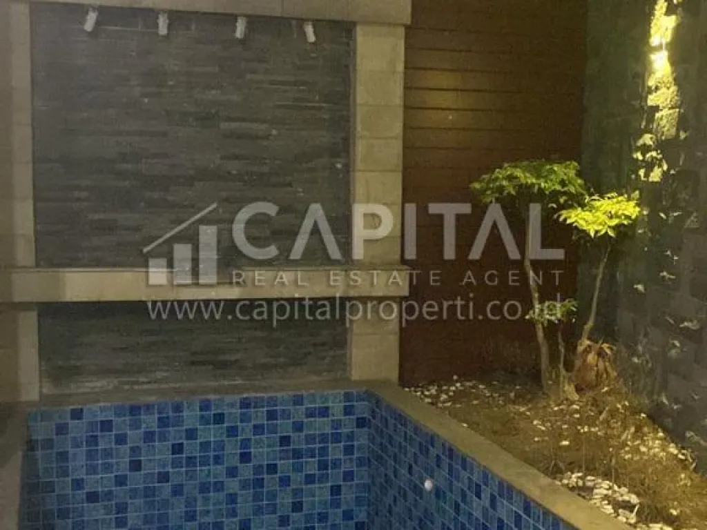 Jual rumah siap huni dengan kolam renang pribadi di Setraduta Bandung Kota | iklanova.com