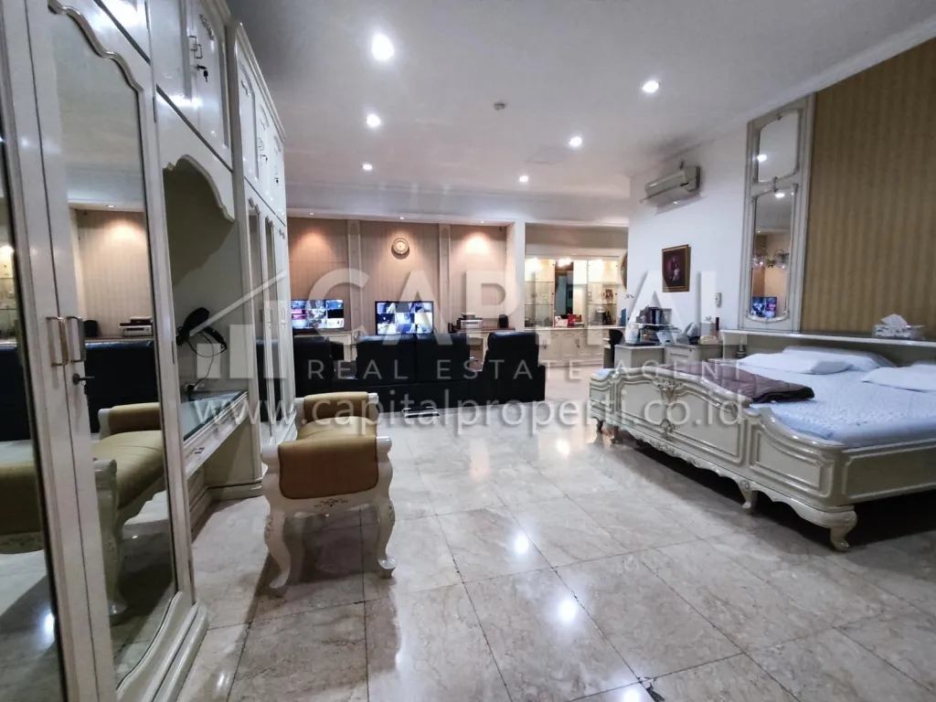 Jual rumah strategis 2 lantai di area sayap Merdeka Bandung | iklanova.com