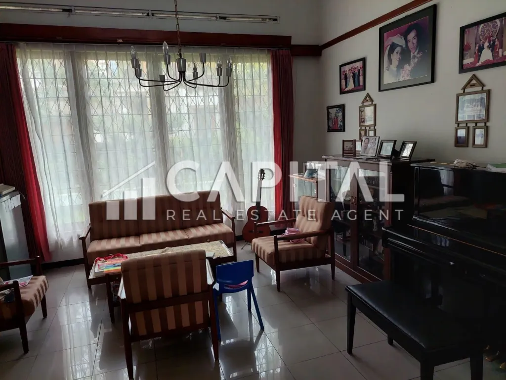 Jual rumah terawat di area Gatot Subroto Bandung | iklanova.com