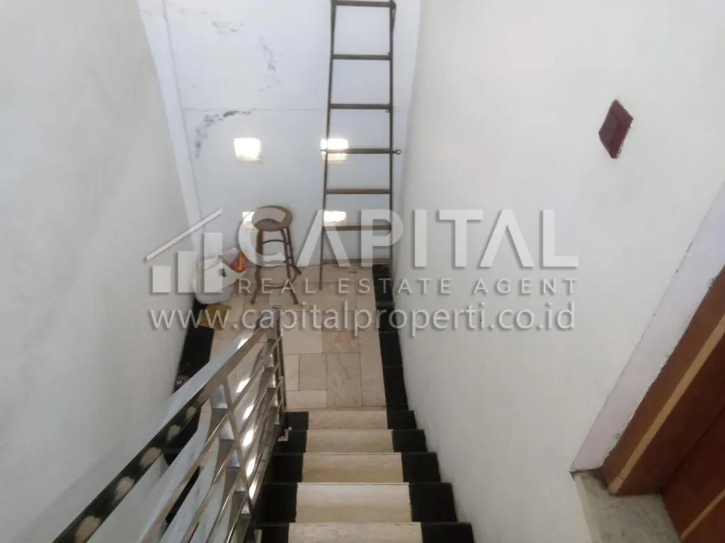 Jual rumah usaha strategis di Gunung Batu Bandung | iklanova.com