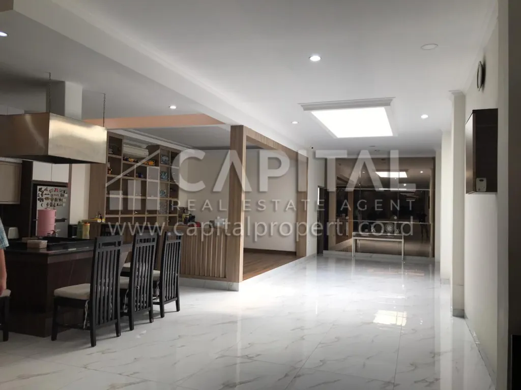 Jual rumah/ruang usaha 2.5 lantai di Jalan Raya Kopo Bandung Kota | iklanova.com