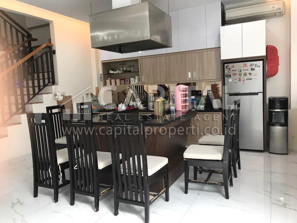 Jual rumah/ruang usaha 2.5 lantai di Jalan Raya Kopo Bandung Kota | iklanova.com