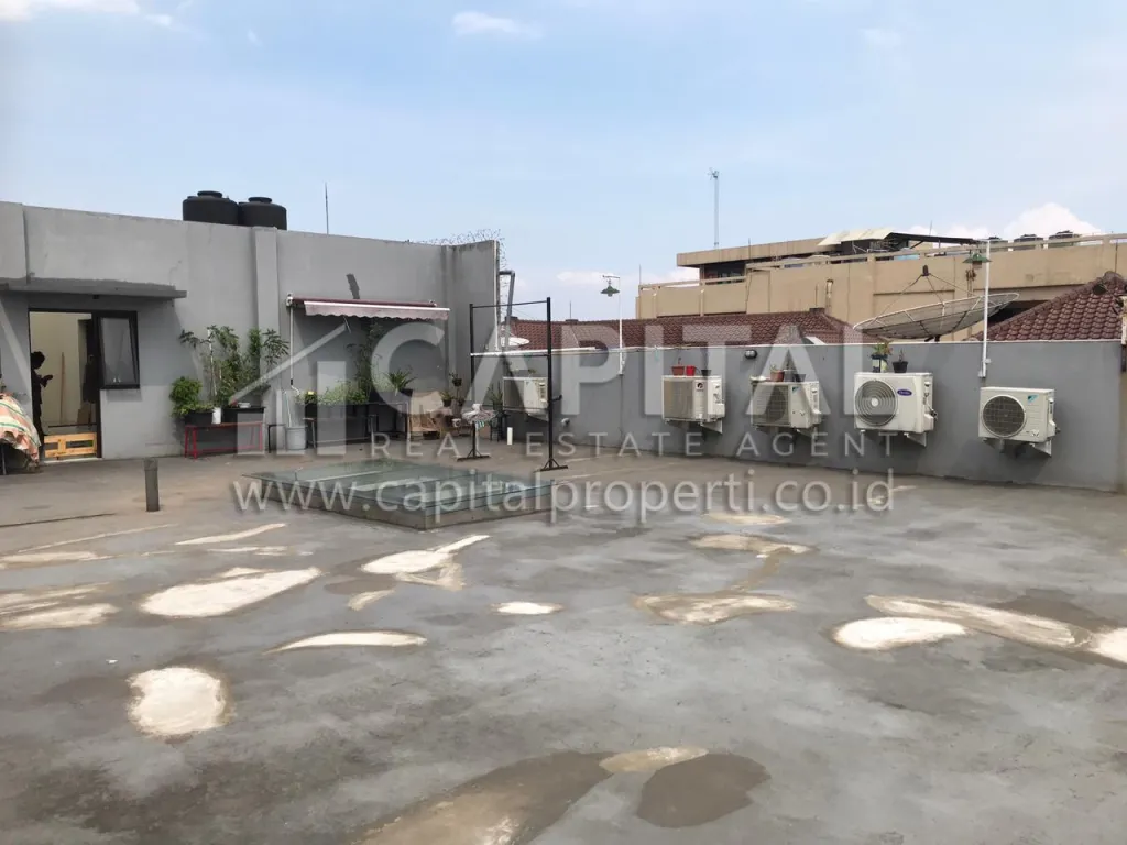 Jual rumah/ruang usaha 2.5 lantai di Jalan Raya Kopo Bandung Kota | iklanova.com