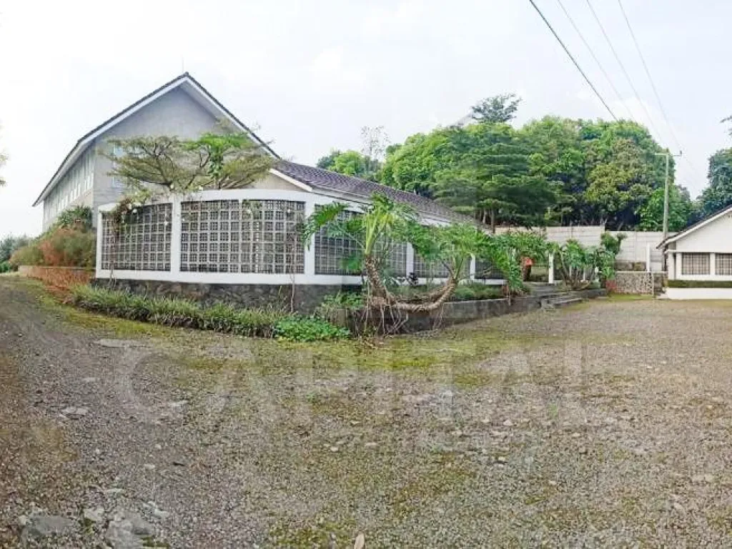 Jual villa luas dan mewah di Padalarang | iklanova.com