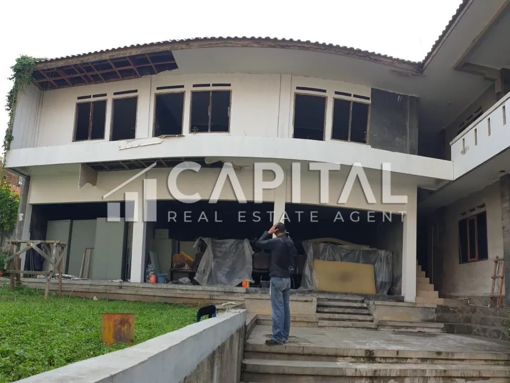 Jual/sewa ruko 3 lantai di Jl. Surya Sumantri | iklanova.com