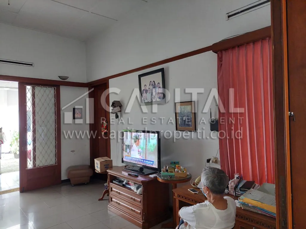 Prime location! Jual rumah terawat di area Gatot Subroto Bandung | iklanova.com
