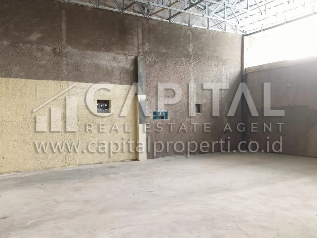 Sewa gudang/ruang usaha baru di mainroad Rancabolang Gedebage Bandung | iklanova.com