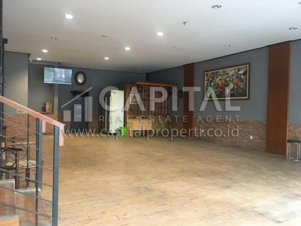 Sewa ruang usaha 2 lantai di Dipatiukur Bandung | iklanova.com