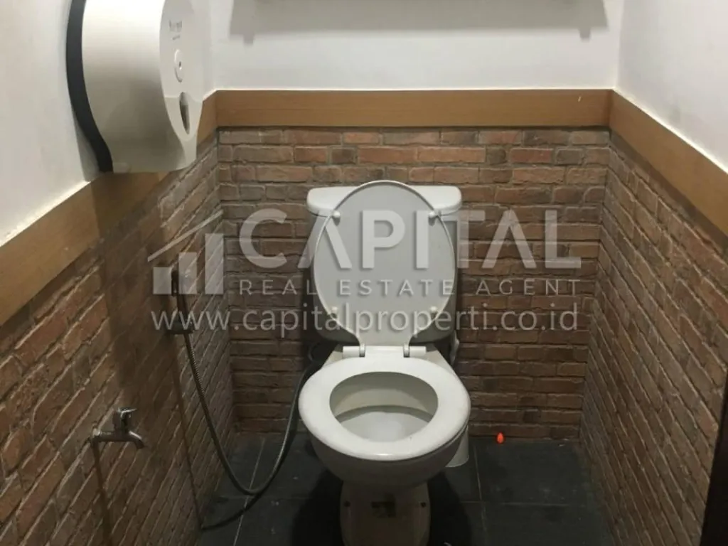 Sewa ruang usaha 2 lantai di Dipatiukur Bandung | iklanova.com