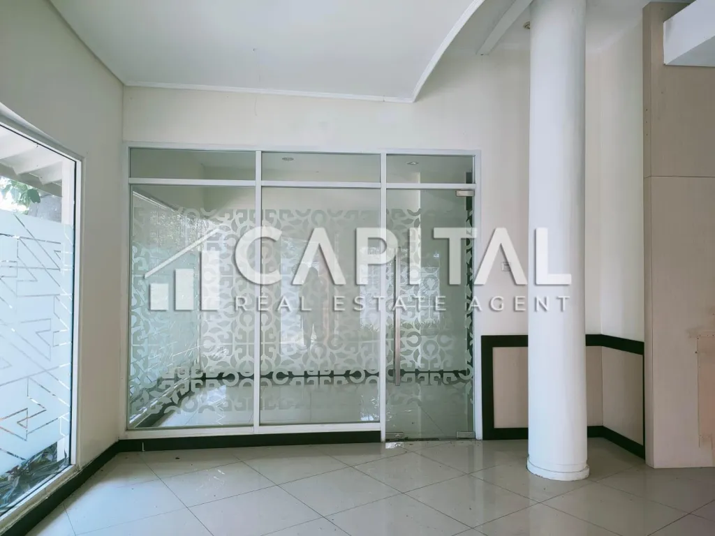 Sewa ruang usaha siap pakai dengan parkir luas di mainroad Sukajadi Bandung | iklanova.com